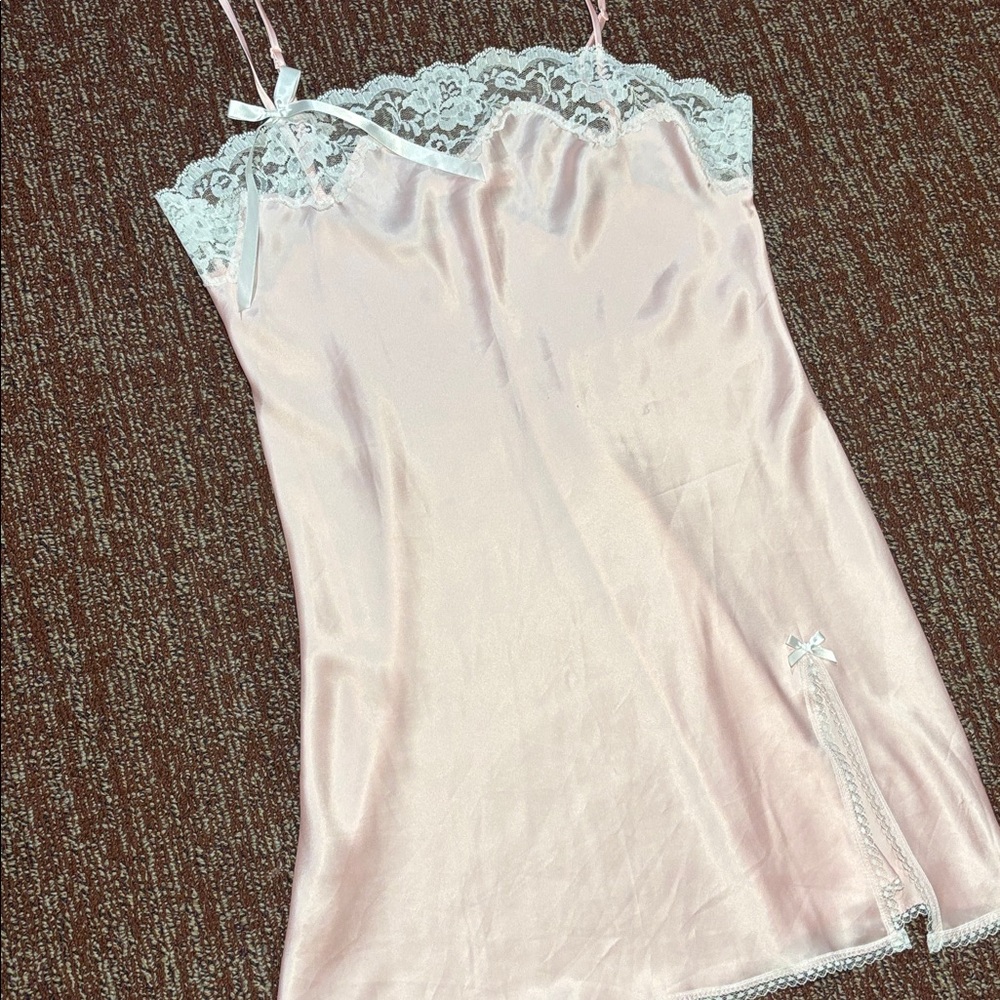 RARE!! Victoria’s Secret Angles pastel pink bow detail satin lace slip dress M